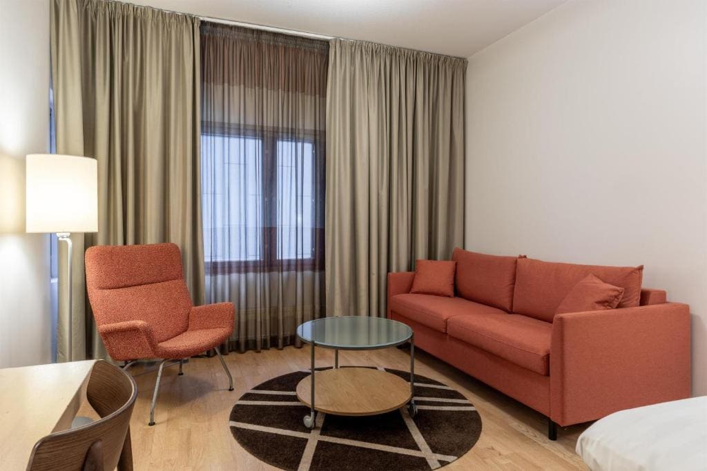 Superior Family Room room - Image 3