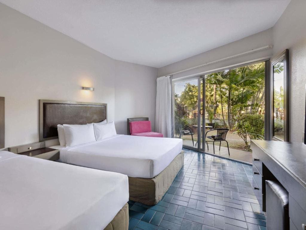 Standard Room with 1 Queen and 1 Single Bed room - Image 2