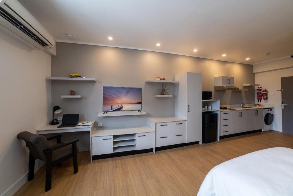 Queen Studio room - Image 2