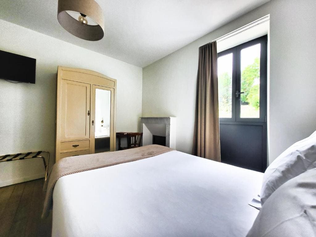 Four-Bedroom House room - Image 2