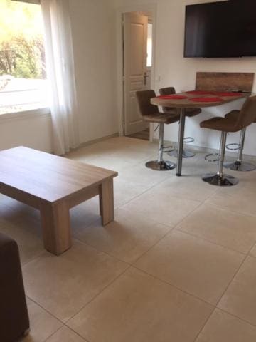 One-Bedroom Apartment room - Image 1
