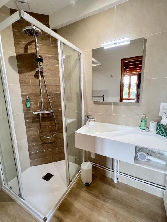Superior Triple Room room - Image 2