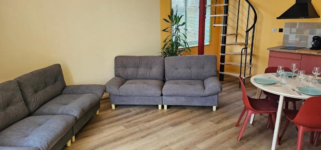 Apartment - Split Level room - Image 3