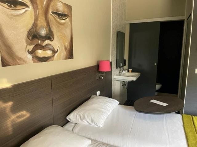 Standard Twin Room room - Image 1
