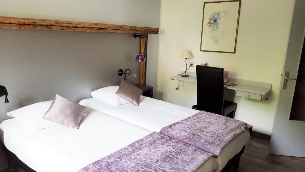 Charm Twin Room room - Image 1