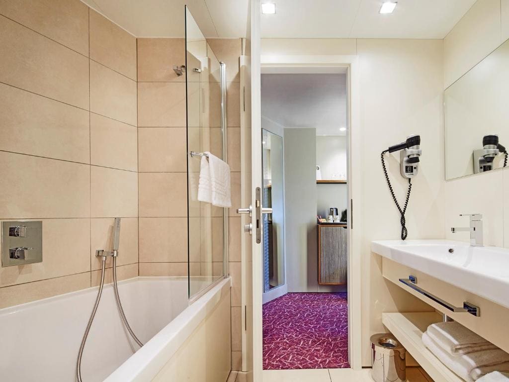 Standard Twin Room room - Image 2