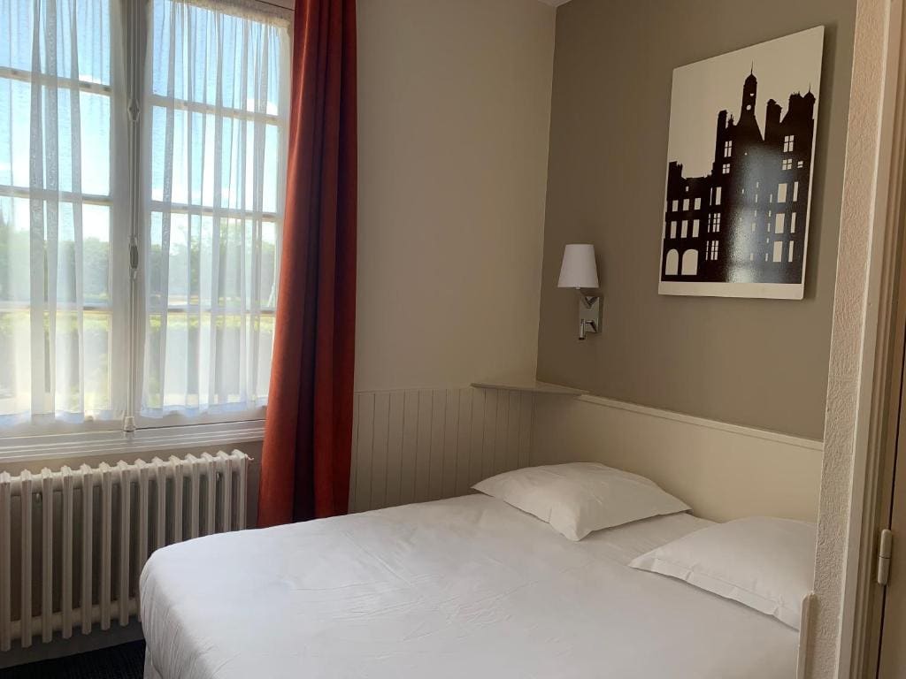 Standard Double Room 10m2 (no lift) room - Image 2