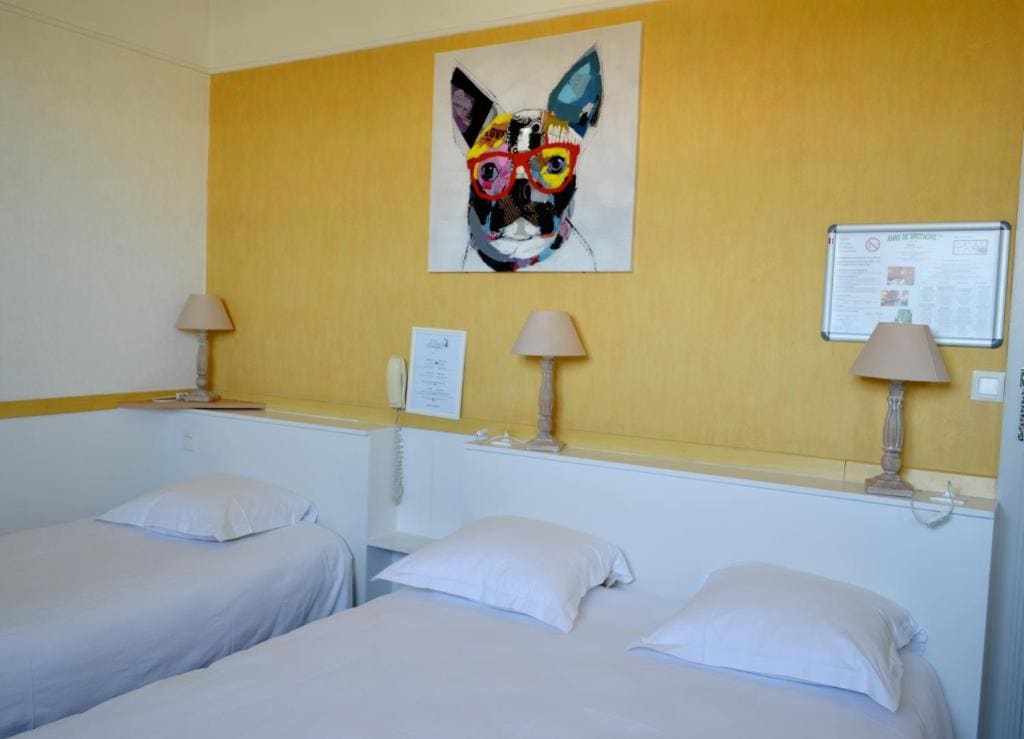 Standard Triple Room no lift third floor 12m2 room - Image 3