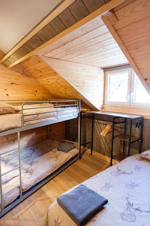 Apartment with Mountain View room - Image 3