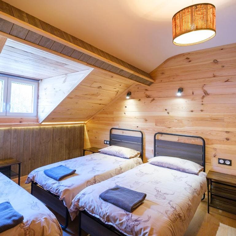 Apartment with Mountain View room - Image 2