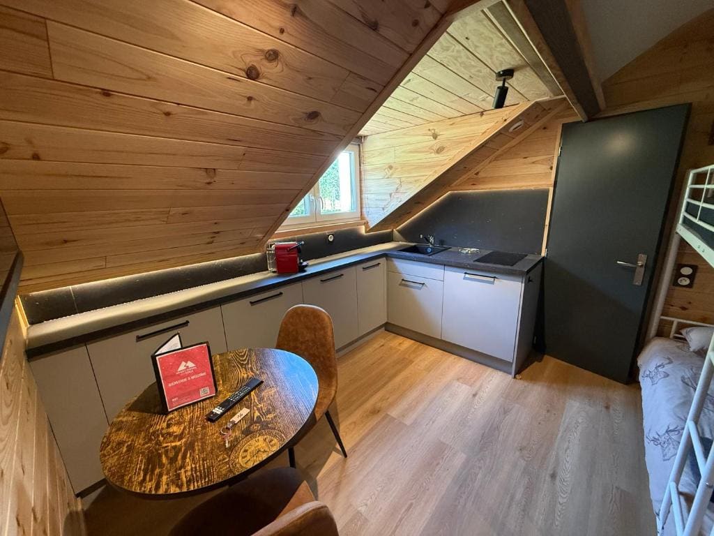 Deluxe Twin Room room - Image 1