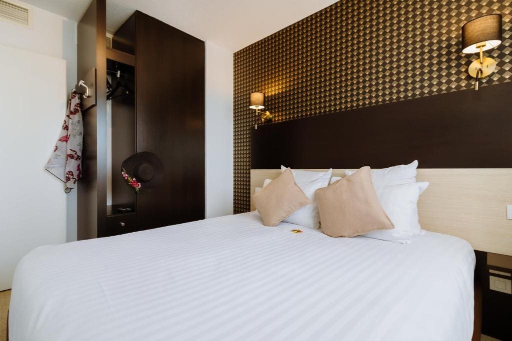 One Bedroom Apartment room - Image 1