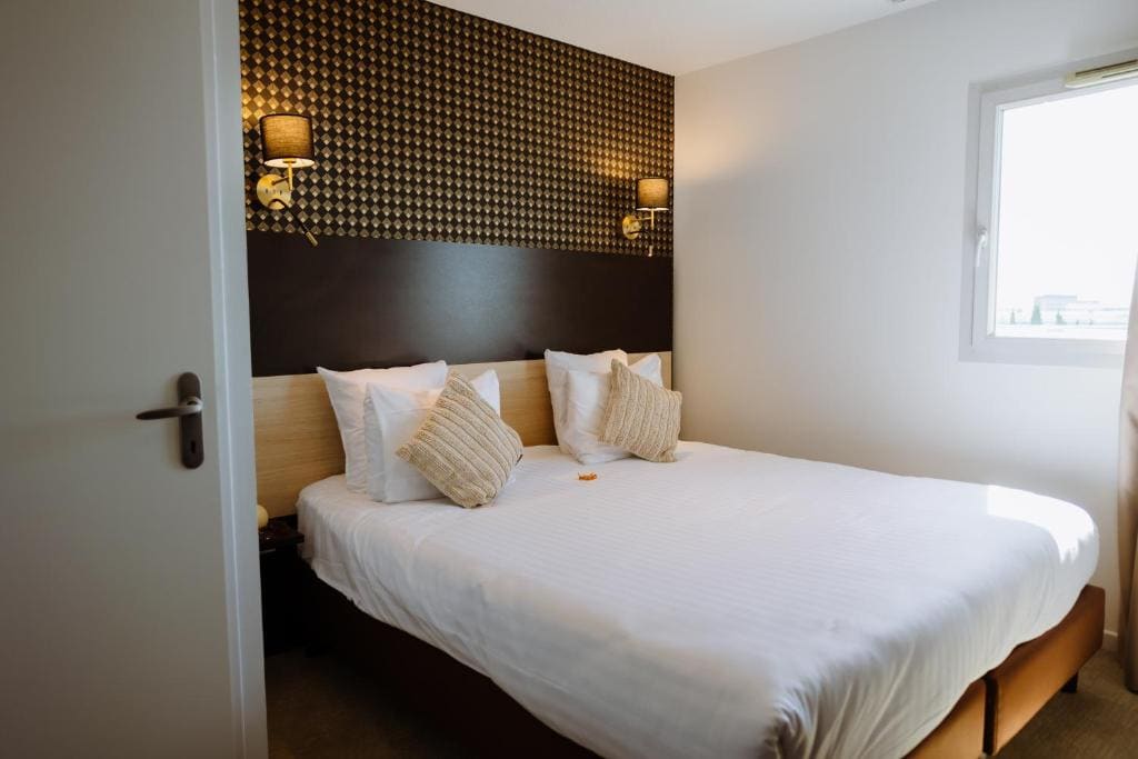 Superior One-Bedroom Apartment Duplex room - Image 1