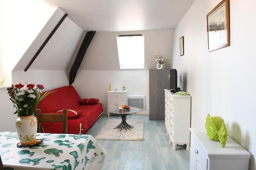 One-Bedroom Apartment room - Image 3