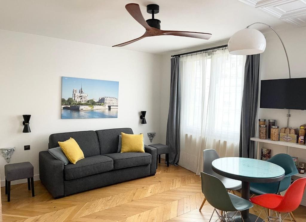 Studio Apartment room - Image 2