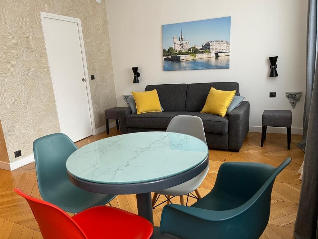 Studio Apartment room - Image 3
