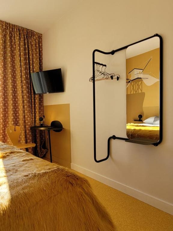 Deluxe Double Room with Balcony and Sea View room - Image 3