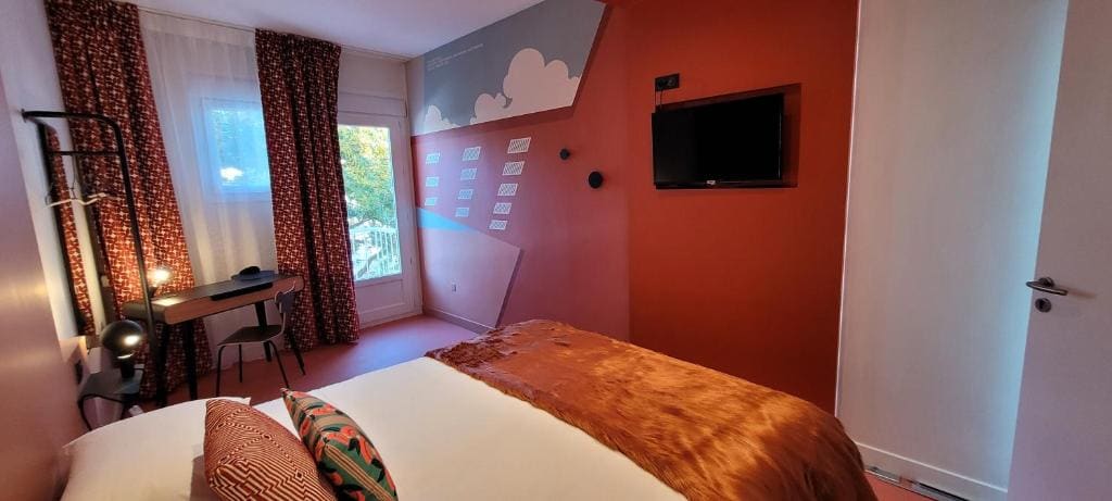 Double Room with Balcony room - Image 2