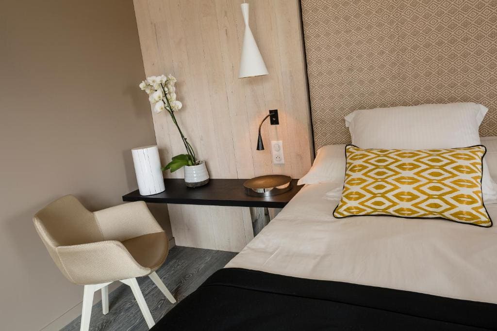 Executive Suite with Spa Bath room - Image 1