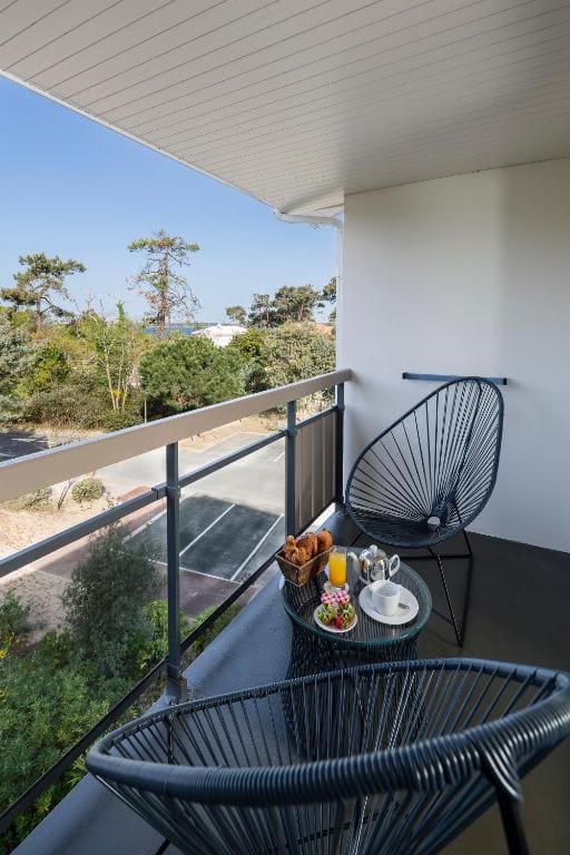 Privilege Room with Pool View and Spa Access room - Image 1