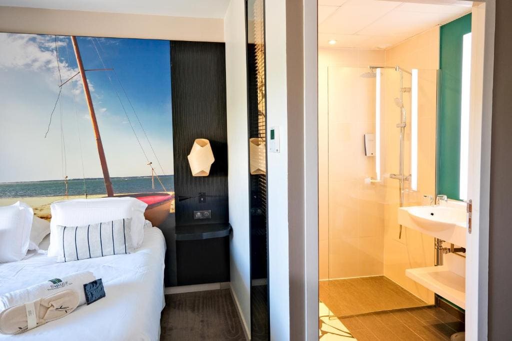 Superior Room with Spa Access room - Image 3