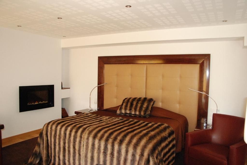 Deluxe Double King Room room - Image 3