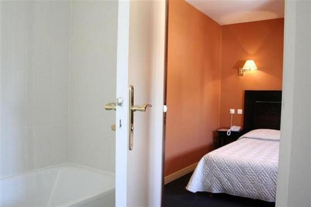 Standard Double or Twin Room room - Image 1