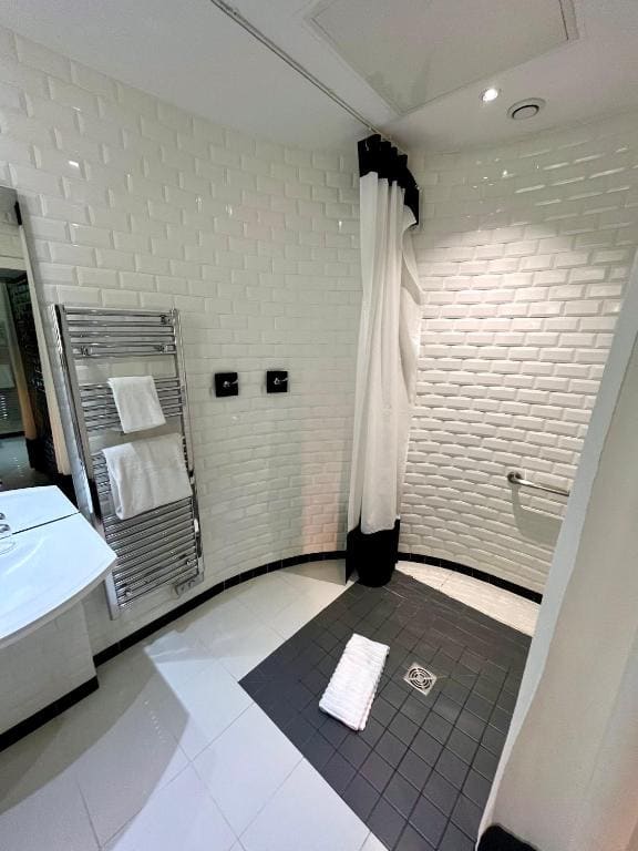 Double Room with Balcony room - Image 3