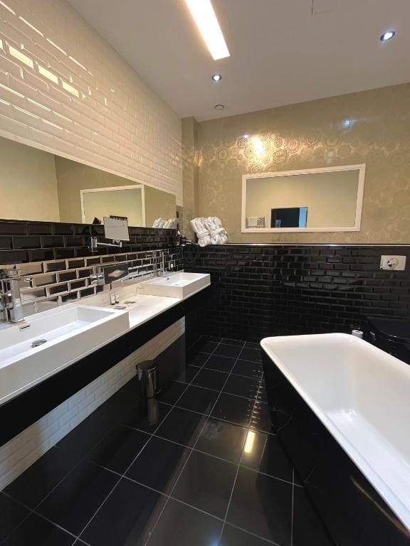 Junior Suite (2 Adults) room - Image 3