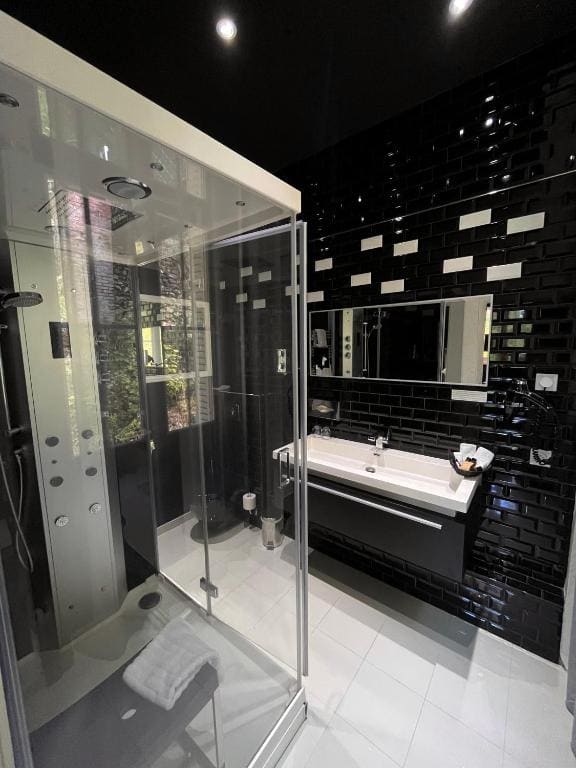 Junior Suite (2 Adults) room - Image 2