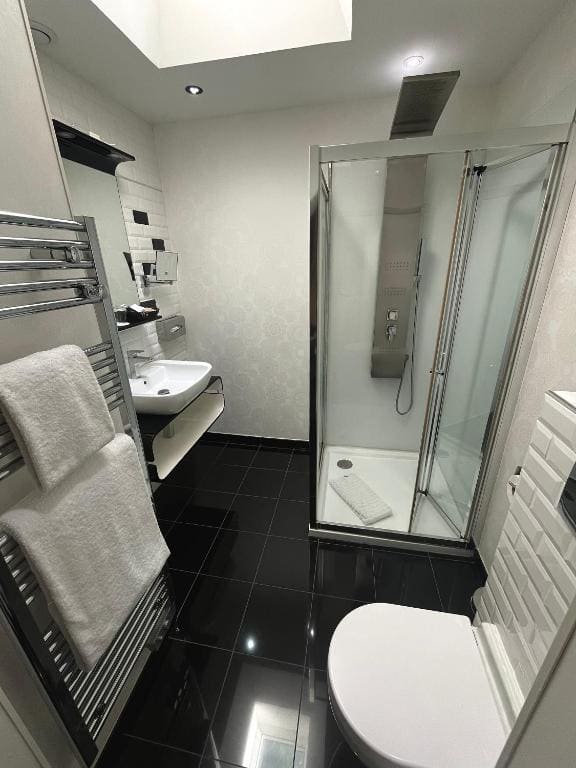 Small Double or Twin Room room - Image 3