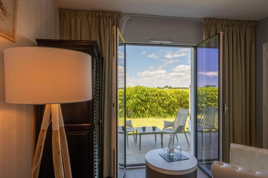 Family Room with Garden View room - Image 3