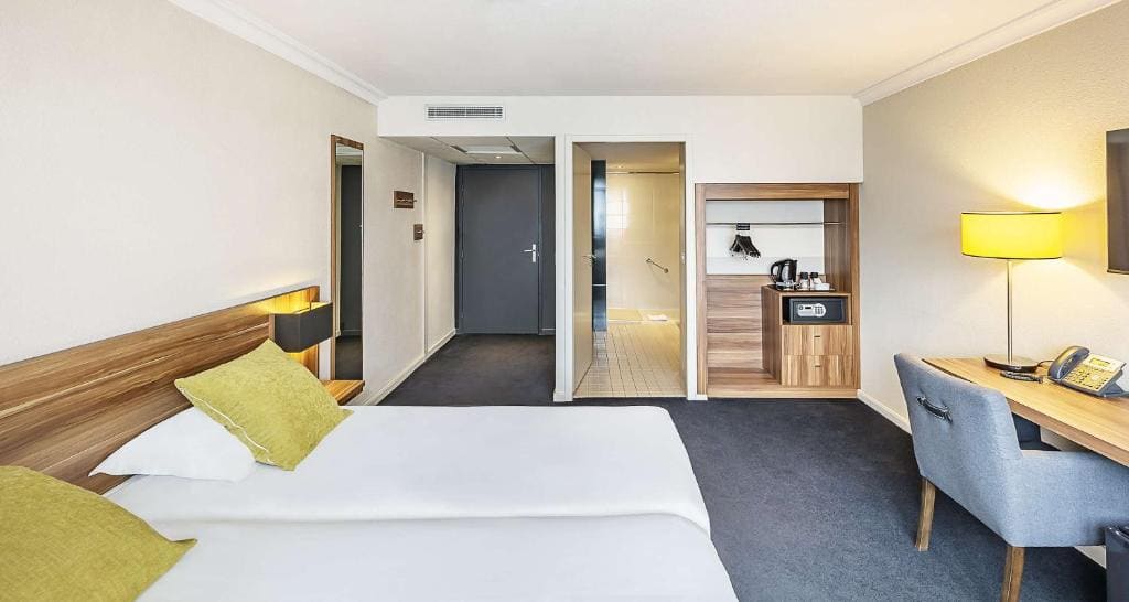 Standard King Room - Non-Smoking room - Image 1