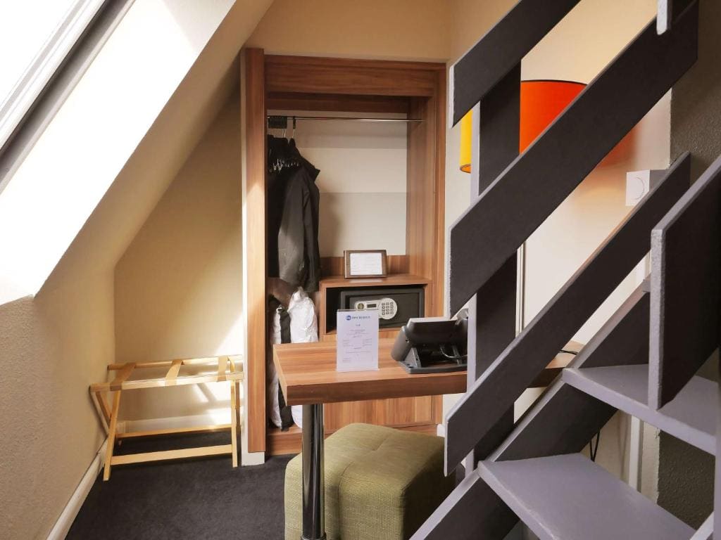 Standard Queen Room with Mezzanine - Non-Smoking room - Image 3