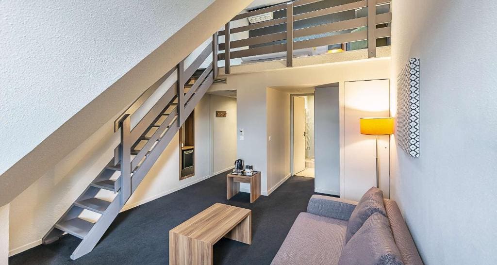 Superior Queen Room with Mezzanine and Sofa room - Image 2