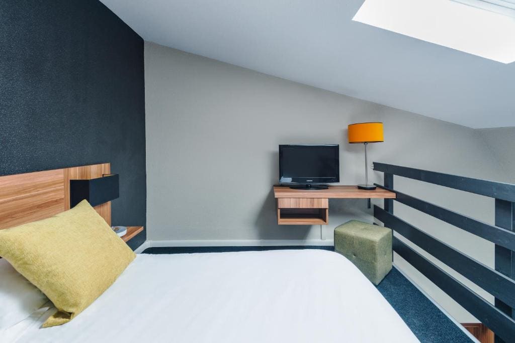 Superior Queen Room with Sofa Bed - Non-Smoking room - Image 1