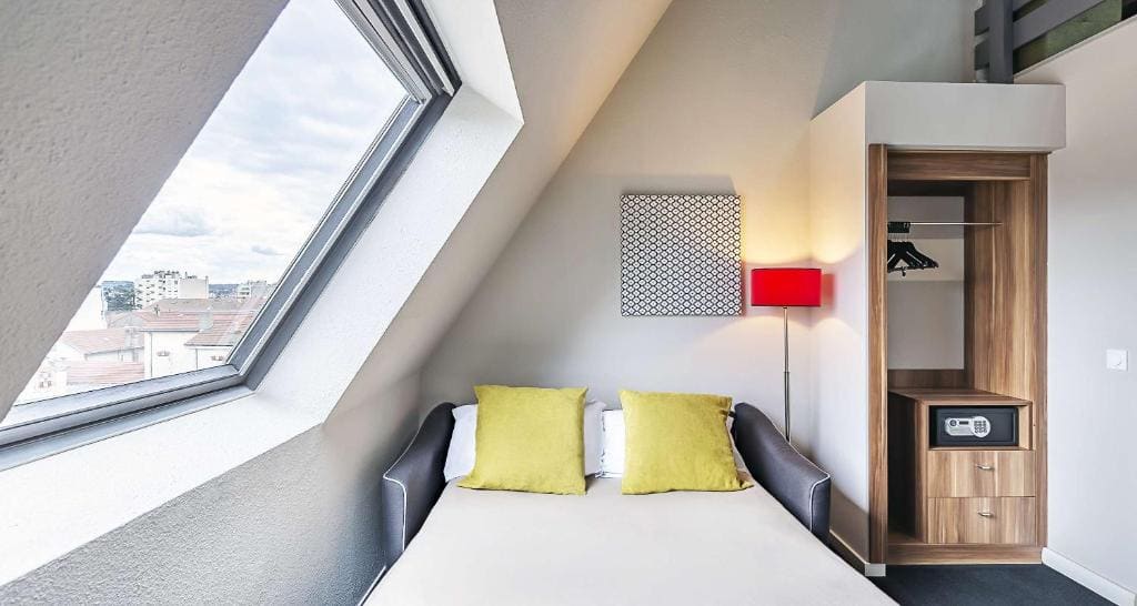 Superior Queen Room with Sofa Bed - Non-Smoking room - Image 3