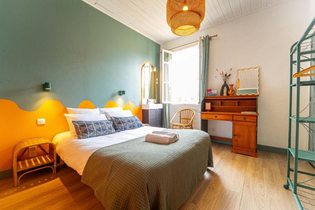 Deluxe Double Room with Shower room - Image 1
