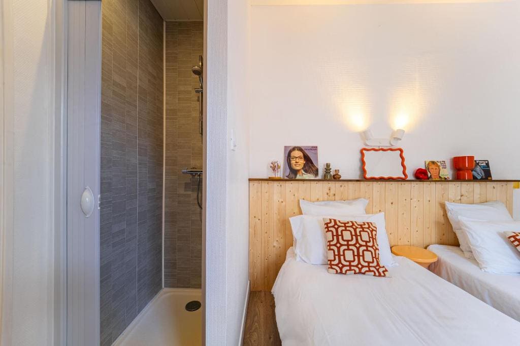Family Room with Bath room - Image 1