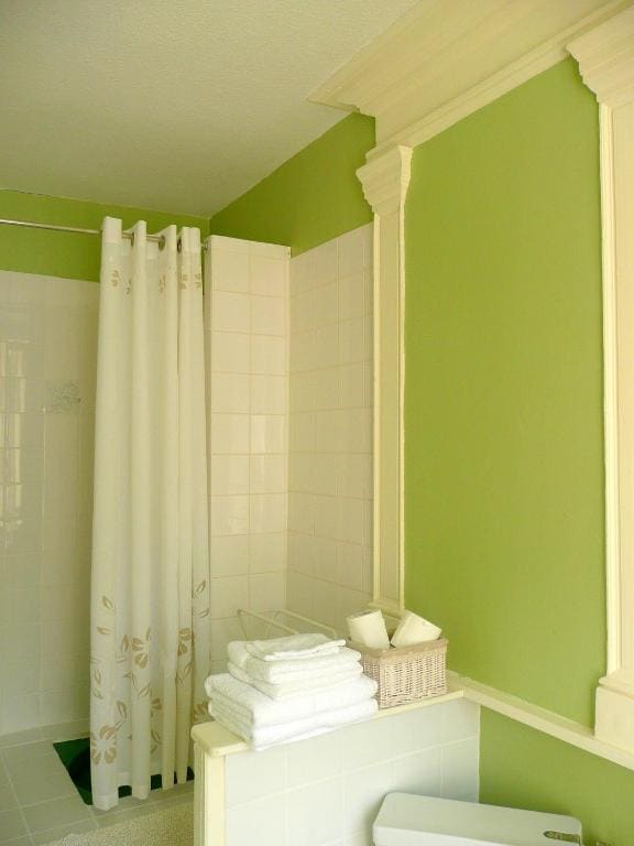 Green Double Room room - Image 1