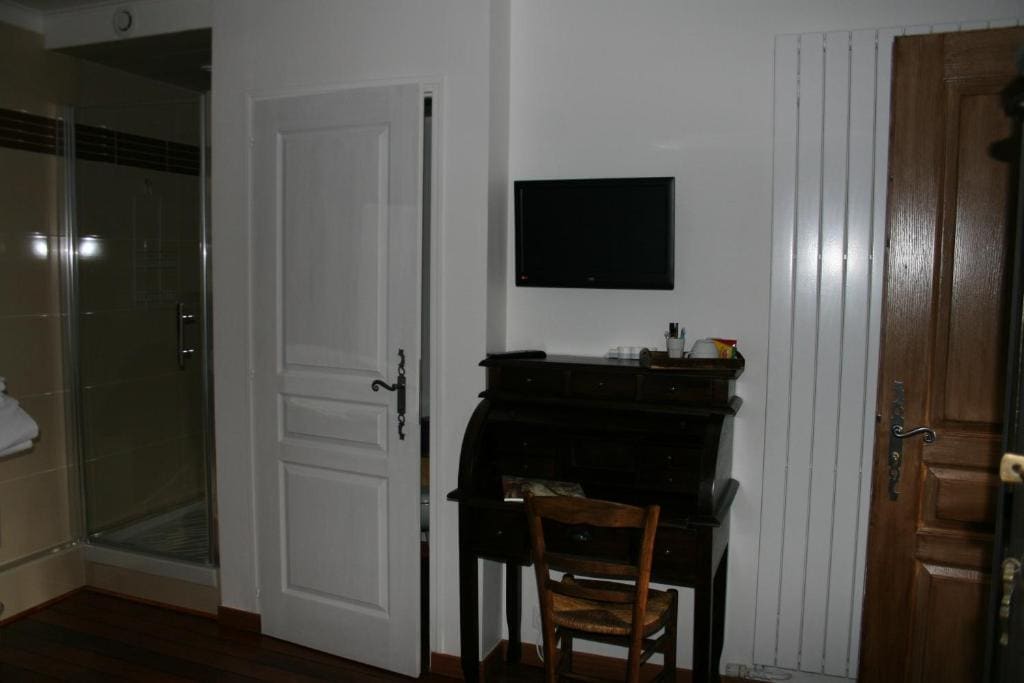 Double Room with Garden View room - Image 3