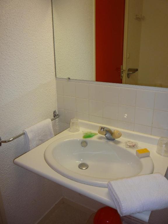 Single Room with Shower room - Image 2