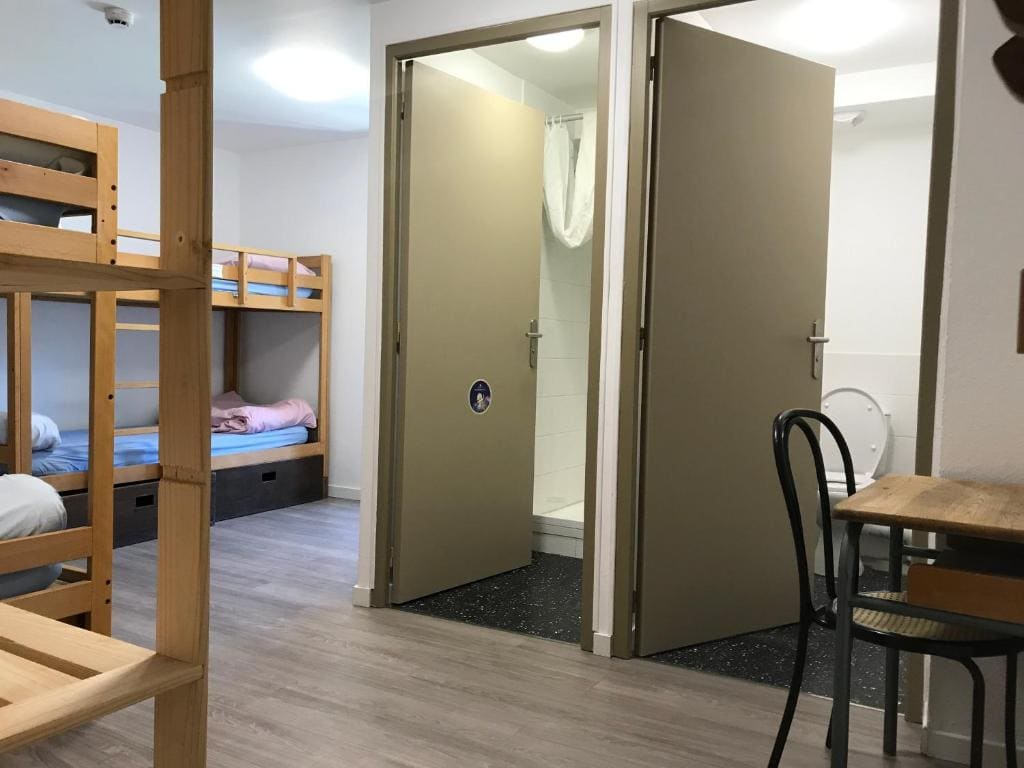 Quadruple Room with Ensuite Bathroom room - Image 1