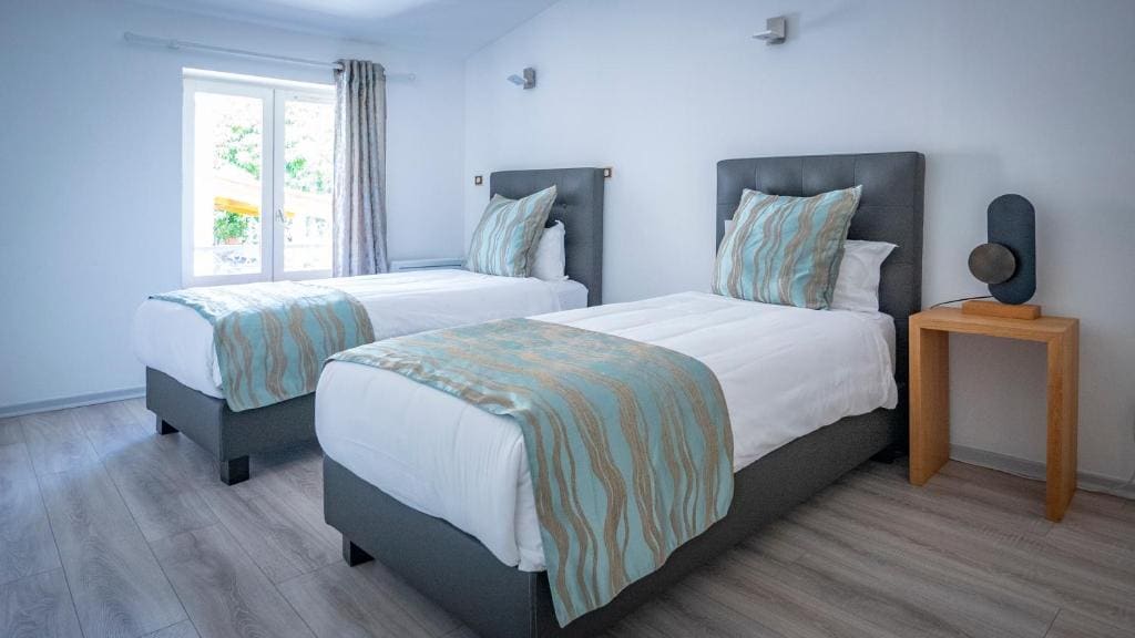 Deluxe Family Suite room - Image 2