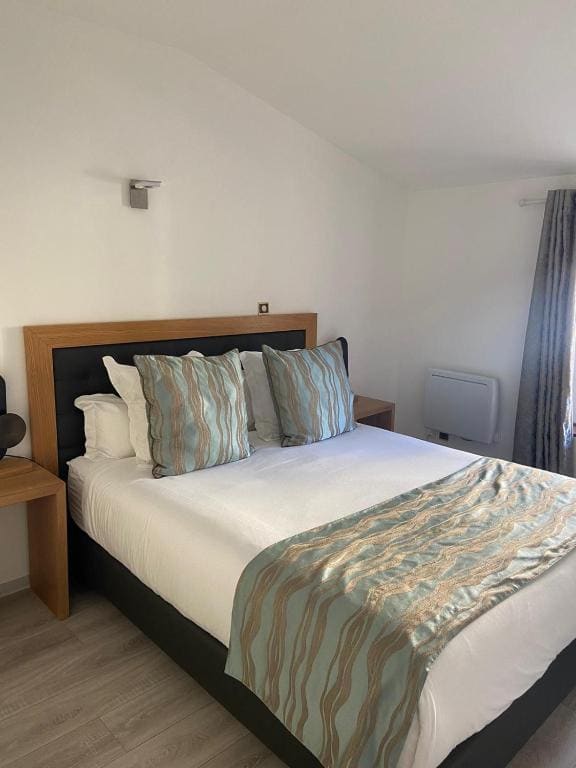 Deluxe Family Suite room - Image 1