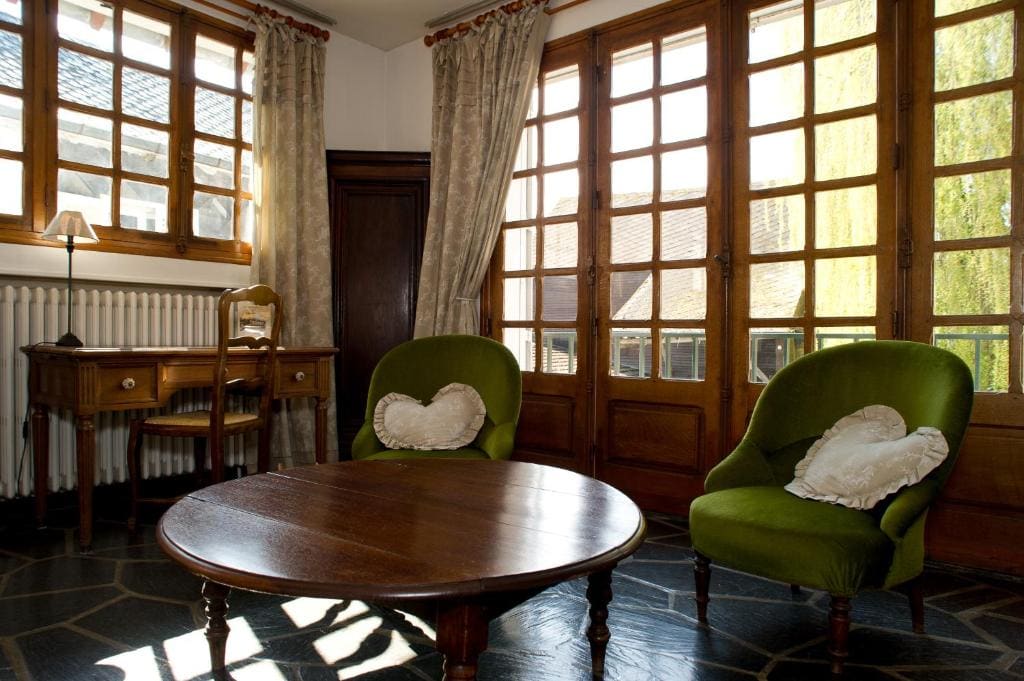 Family Room room - Image 2