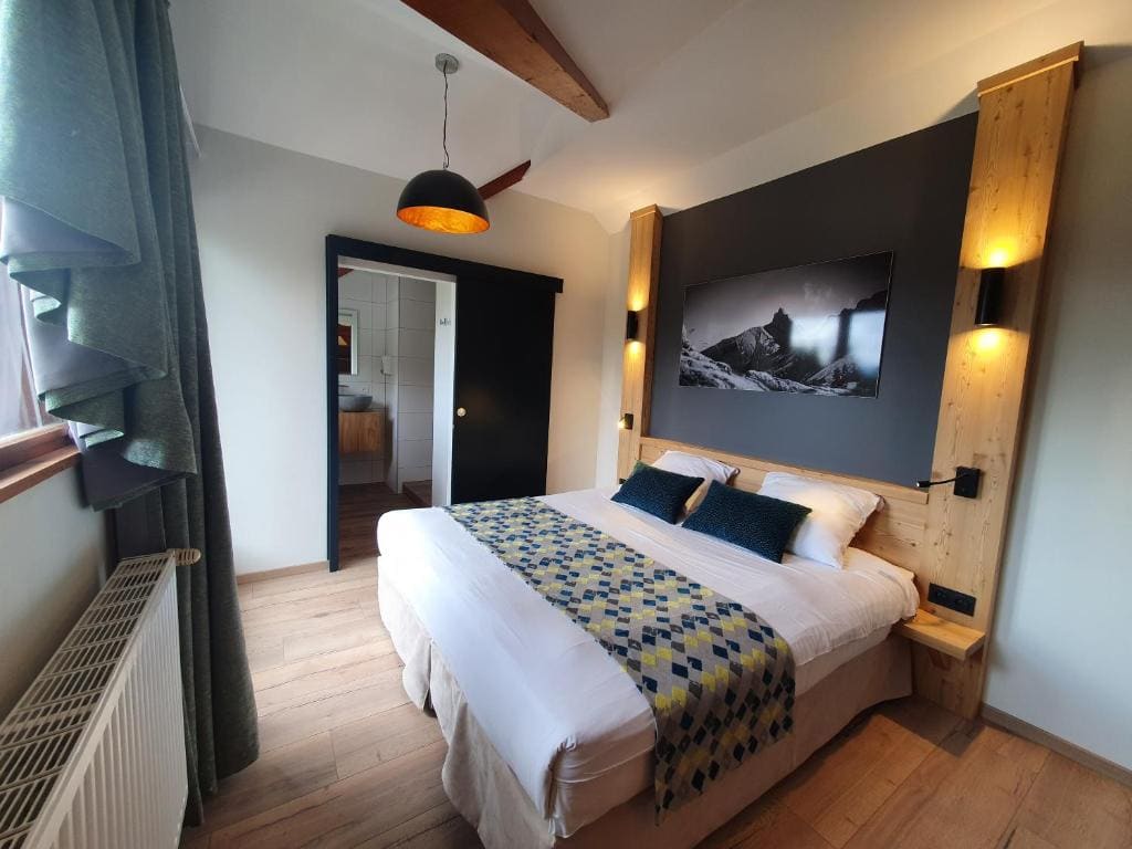 Deluxe Double Room with Balcony room - Image 2