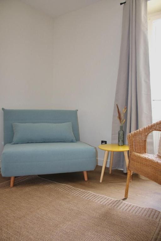 One-Bedroom Apartment with Balcony and City View room - Image 3