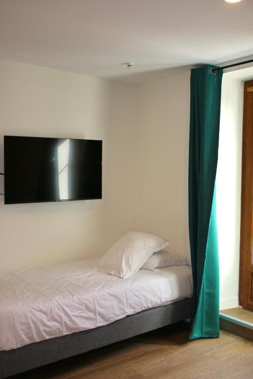 Studio with Balcony room - Image 3