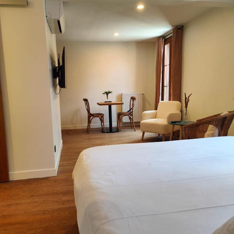 Studio with Balcony room - Image 1